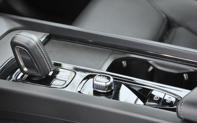 Volvo XC 60 cena 269000 przebieg: 16000, rok produkcji 2021 z Busko-Zdrój małe 781